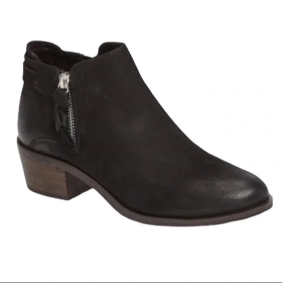 Steve Madden Kyle Nubuck Stacked Heel Black Ankle Boots NWOT - Picture 2 of 11